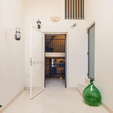 Convivo Palazzo Galateo דירה